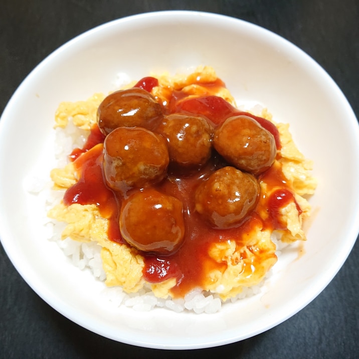 ふわふわ玉子のミートボール丼